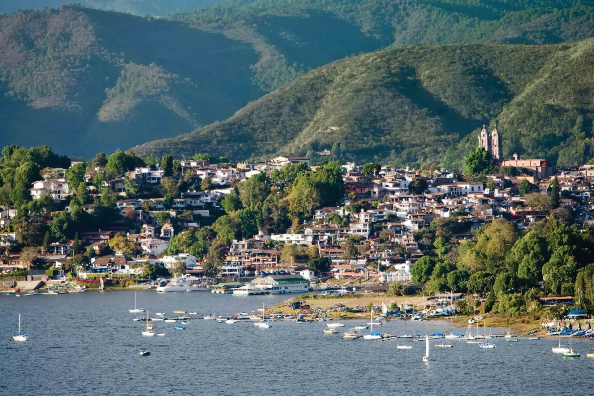 Luxury properties in Valle de Bravo